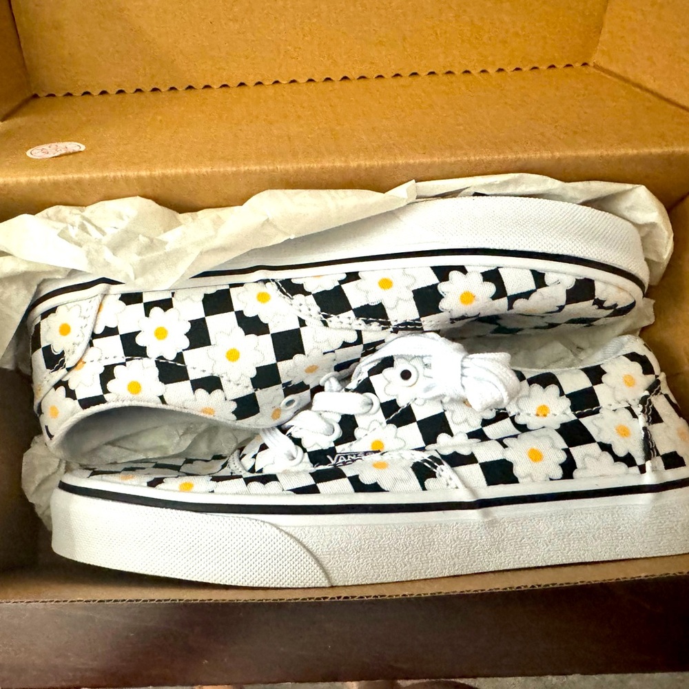 Checkered Vans 🌼 🌻